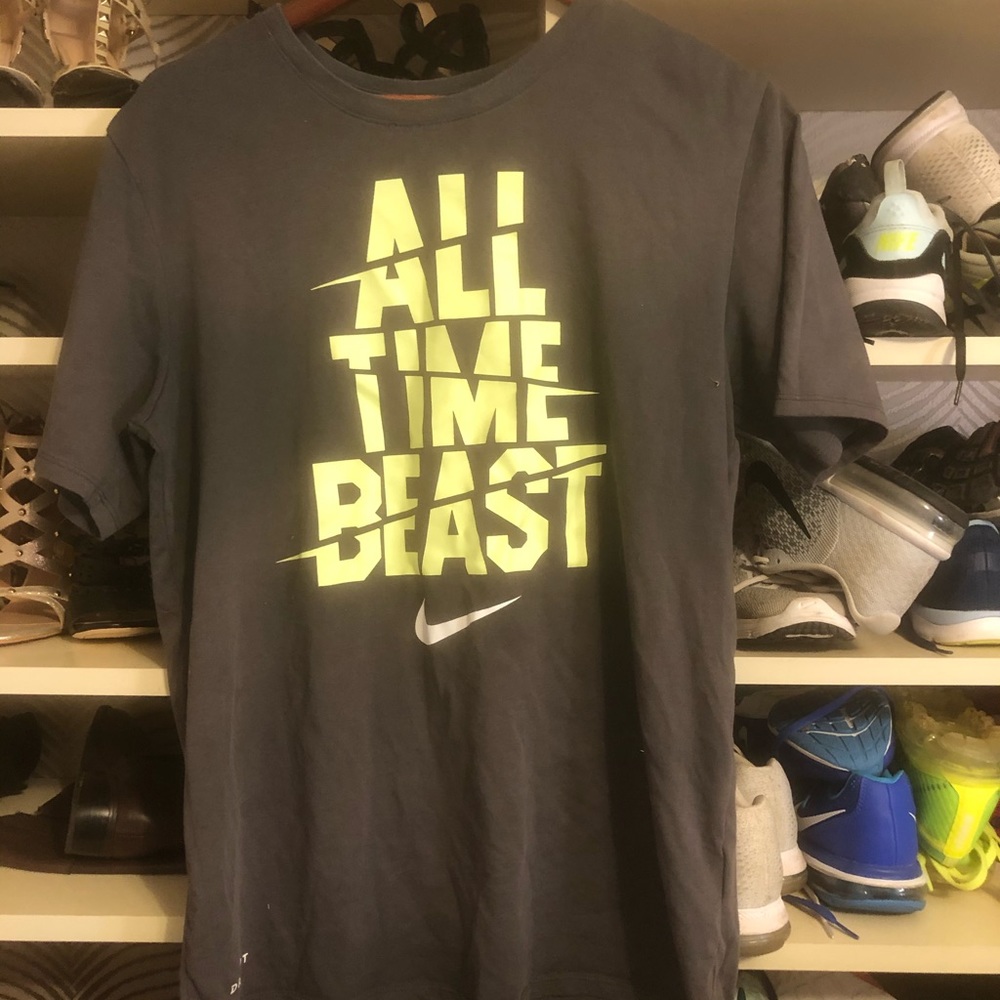 NIKE MEN’S TEE. NEVER WORN